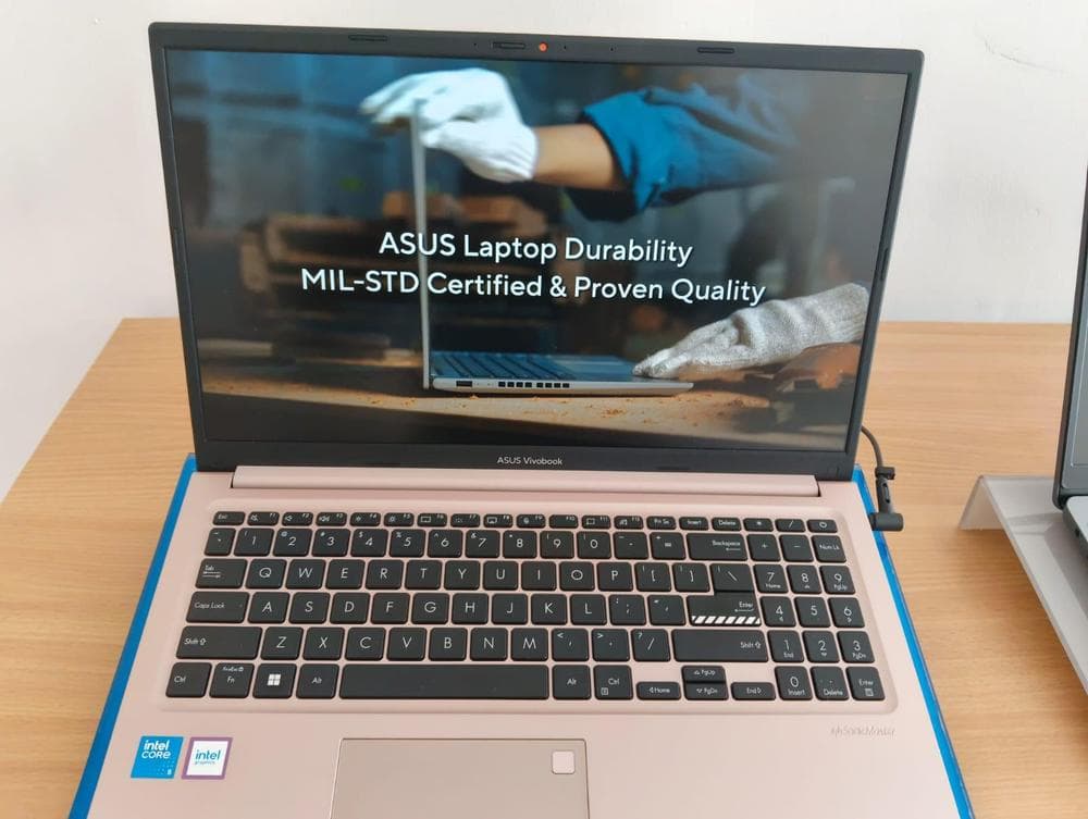 ASUS Vivobook 15 (Intel Core 5 120U) view 2