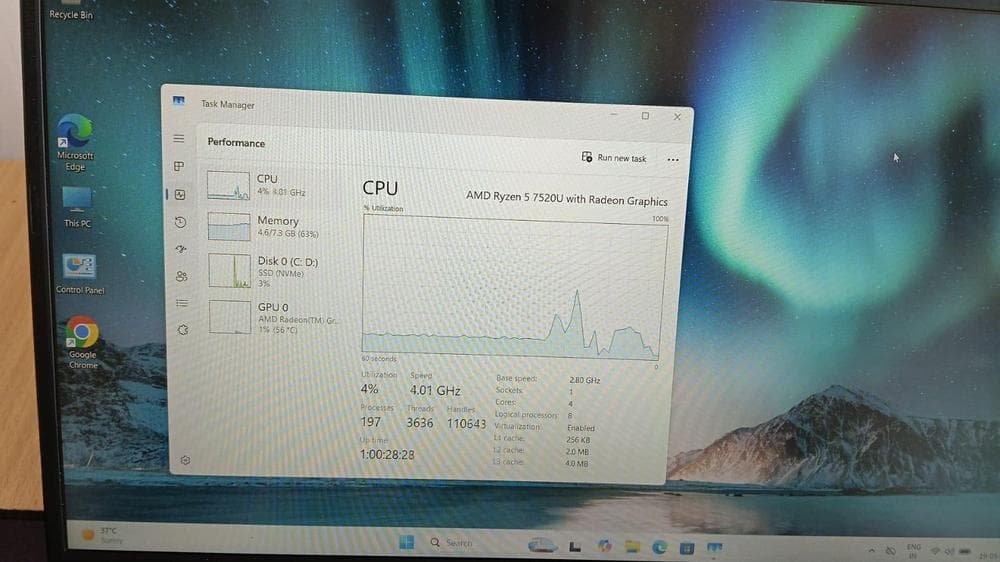 Asus Vivobook Ryzen 5 7520U view 2
